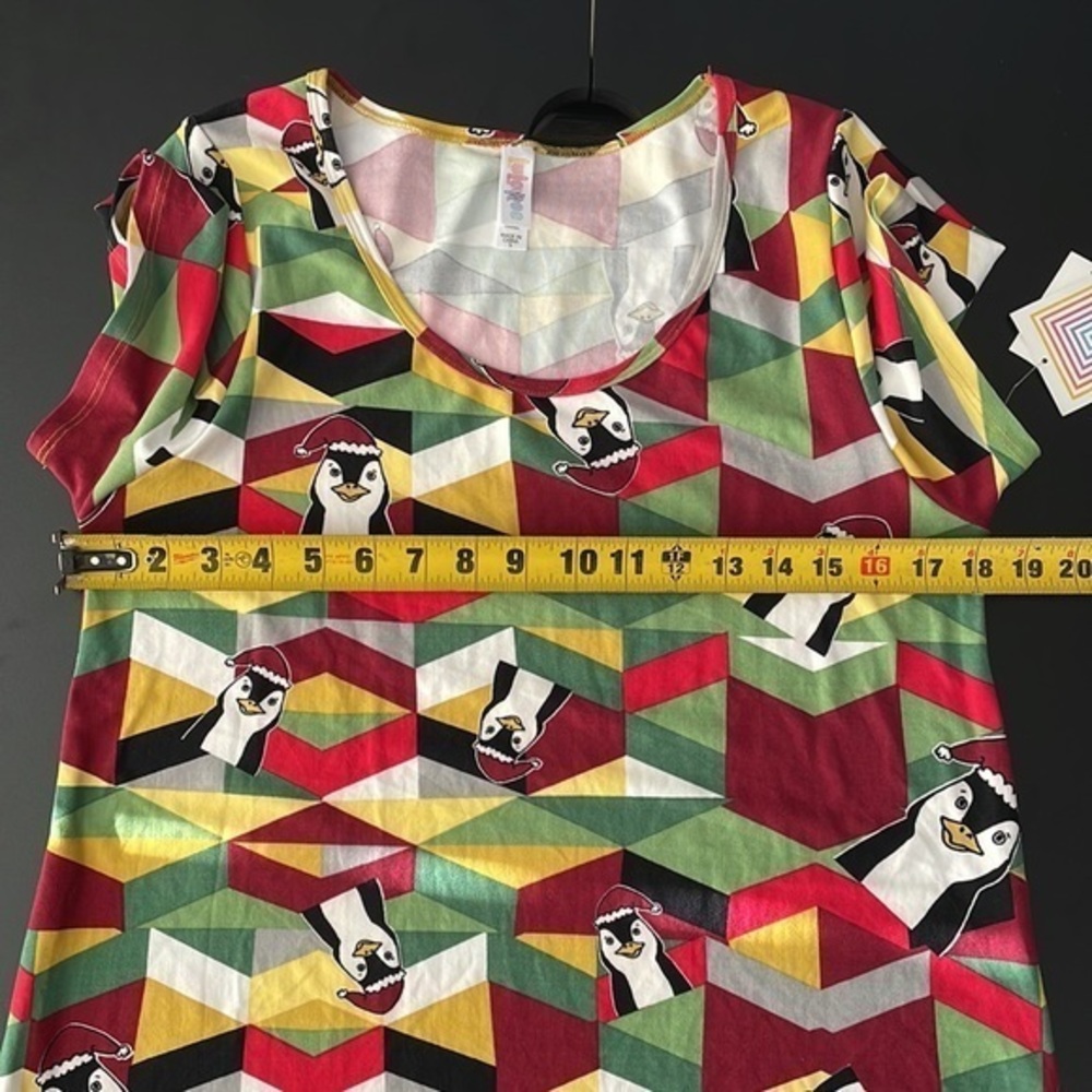 LulaRoe Women’s‎ Classic T, Christmas penguins, NWT - Picture 8 of 9